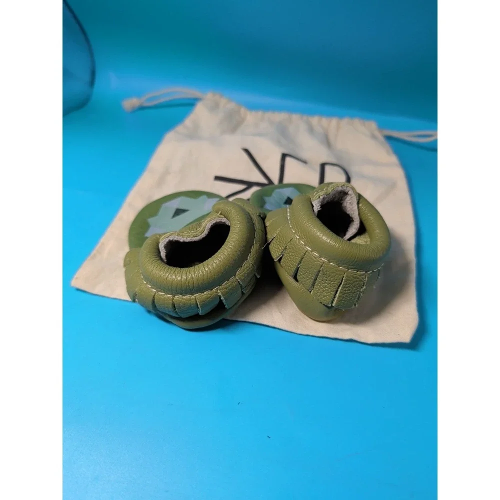 Freshly Picked‎ Wolf Leather Moccasins Baby Size 1 Green